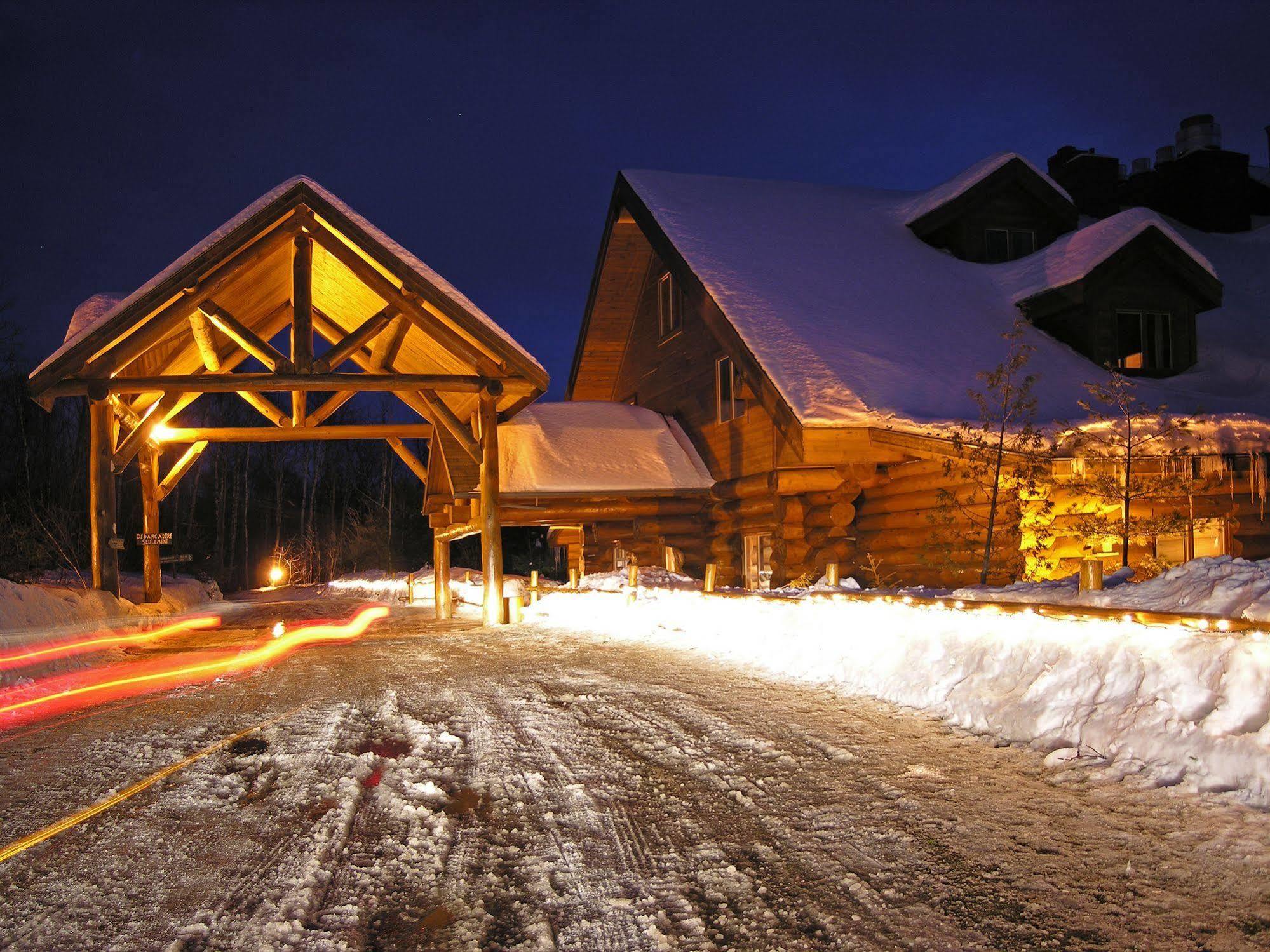 Sacacomie Hôtel et Spa Saint-Alexis-des-Monts Exterior foto